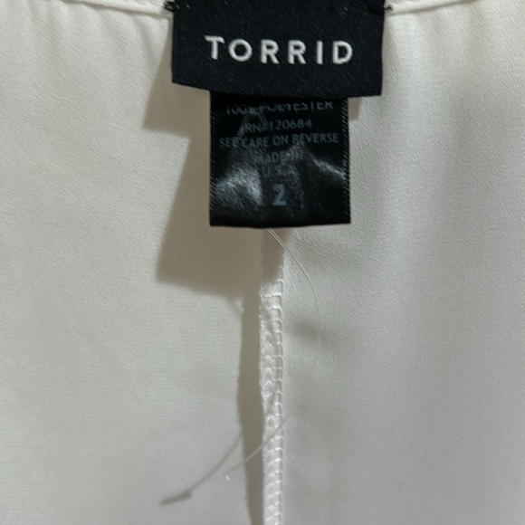 Torrid White Chiffon  Cape Back Top Size 2X  (NWOT) - Picture 8 of 10